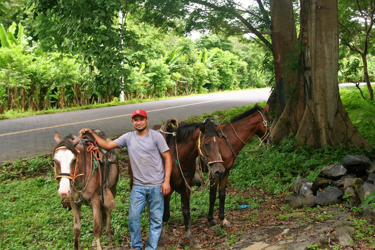 B&B, Family Run Homestay, Hospedaje La Penita Altagracia Exterior foto